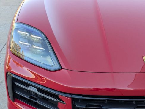 Used 2024 Porsche Cayenne S image 12