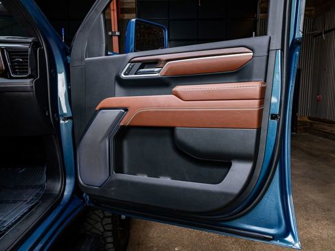 Used 2025 GMC Sierra 2500 Denali Ultimate w/ Max Trailering Package image 37