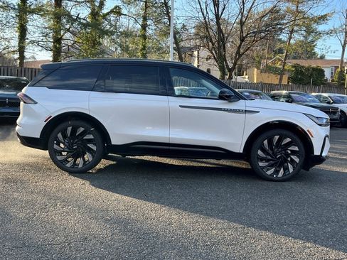 New 2026 Lincoln Nautilus Reserve image 3