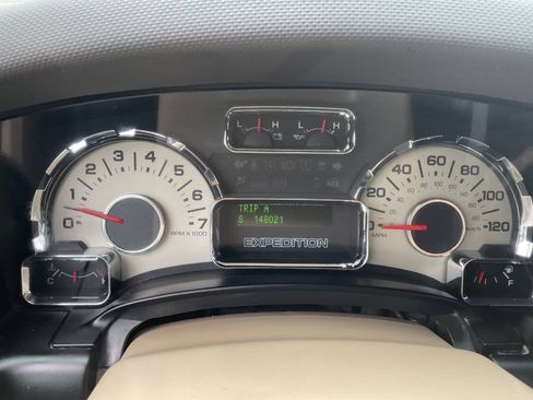 Used 2014 Ford Expedition EL XLT w/ Equipment Group 202A AWD/4WD image 19
