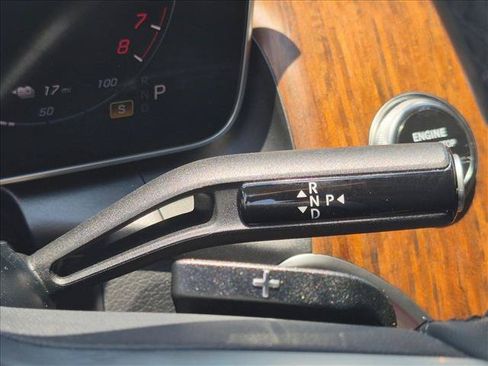 Used 2025 Mercedes-Benz GLC 350e 4MATIC image 12