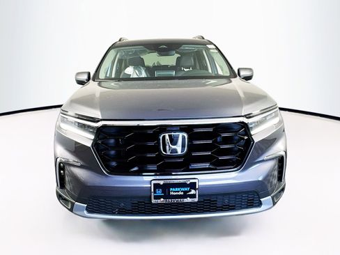 New 2025 Honda Pilot Touring image 2
