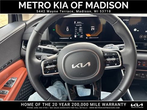 Used 2026 Kia Carnival EX FWD image 18