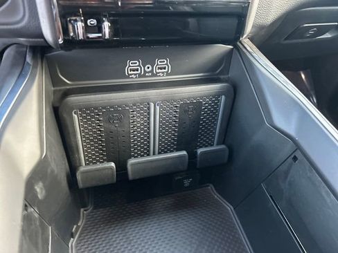 Used 2025 RAM 3500 Laramie image 28