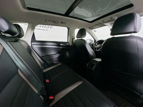 Used 2022 Volkswagen Taos SEL w/ Panoramic Sunroof Package image 28