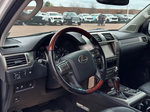 Used 2016 Lexus GX 460 Luxury w/ Preferred Accessory Package image 9