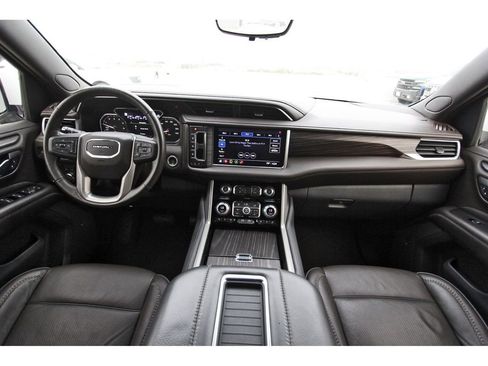 Used 2021 GMC Yukon Denali w/ Denali Premium Package image 9