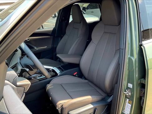 New 2025 Audi Q5 Prestige image 9