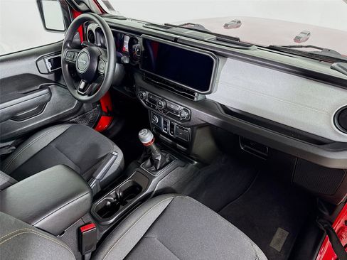 Used 2025 Jeep Wrangler Sport image 27