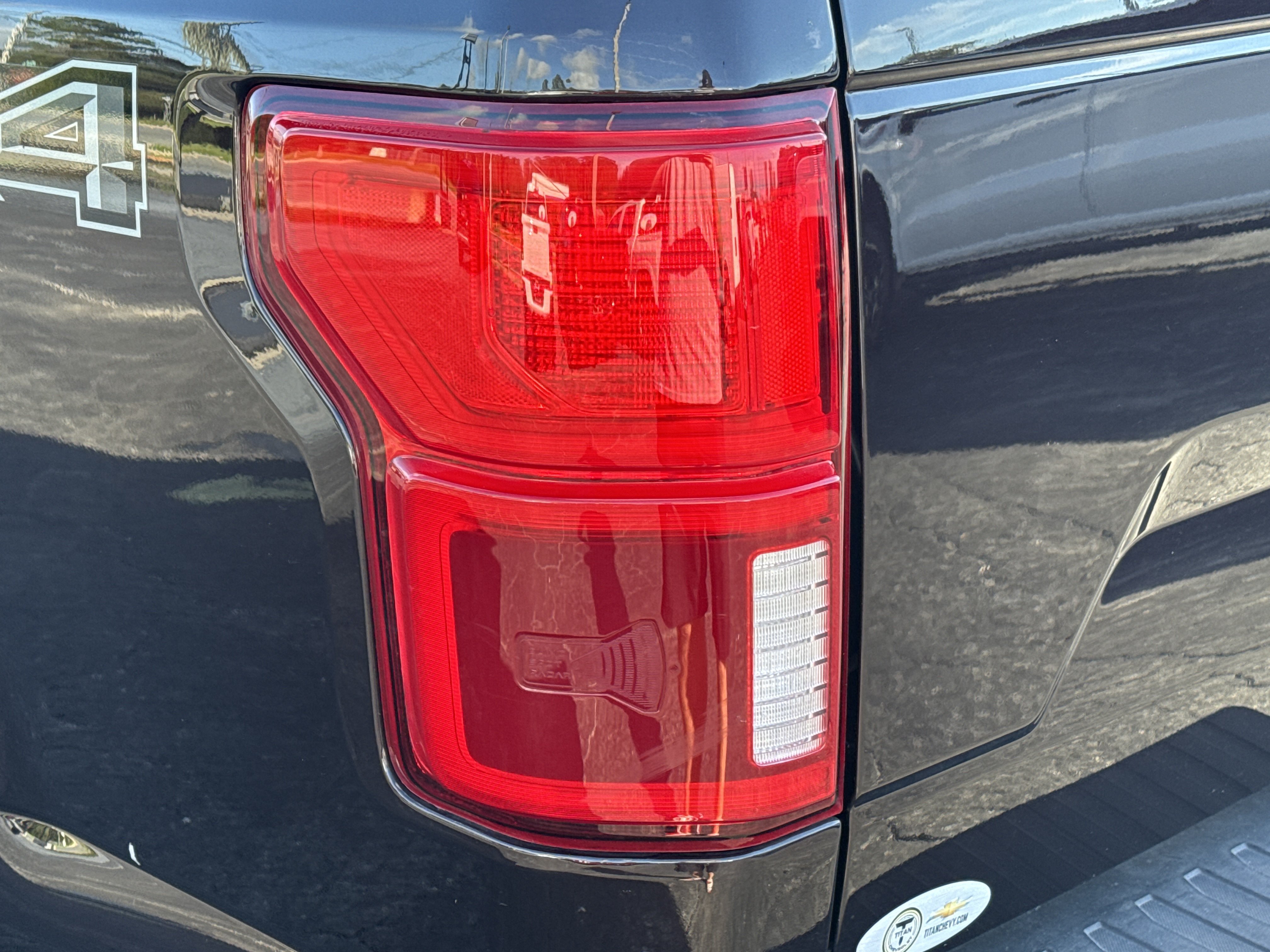 Used 2019 Ford F150 Lariat w/ Equipment Group 502A Luxury AWD/4WD image 11