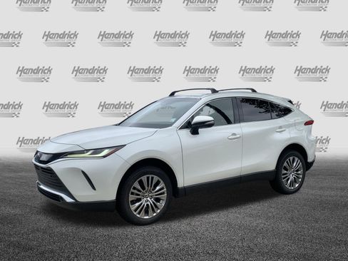 Used 2022 Toyota Venza XLE AWD/4WD image 5