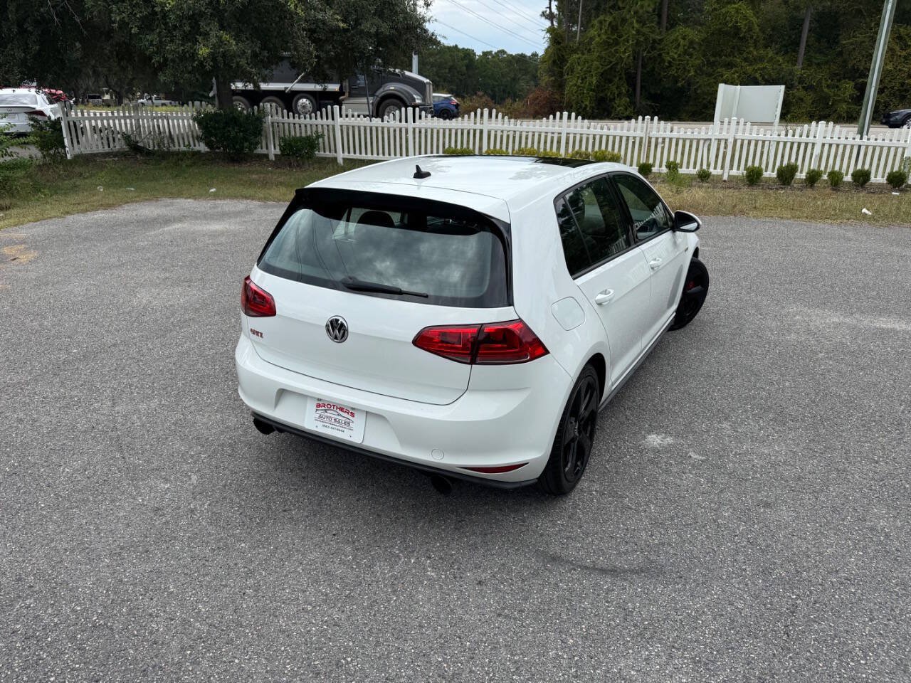 Used 2016 Volkswagen GTI SE w/ Lighting Package (SEL) FWD image 16