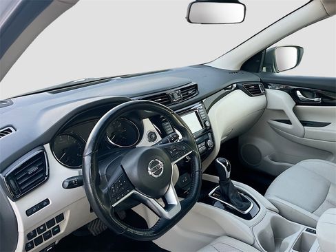 Used 2022 Nissan Rogue Sport SL image 9