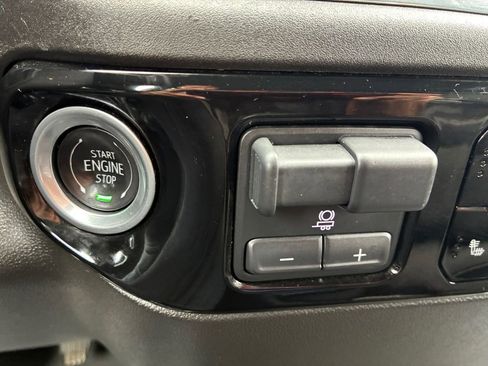 Used 2025 Chevrolet Silverado 1500 LT image 10