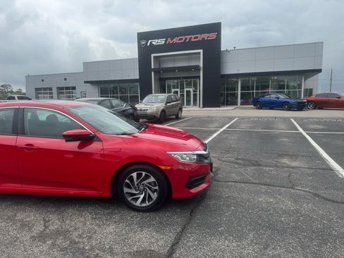 Used 2018 Honda Civic EX image 3