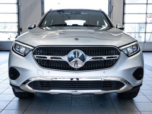 Used 2025 Mercedes-Benz GLC 300 4MATIC image 2