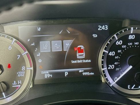 Used 2023 Toyota Highlander XLE FWD image 12