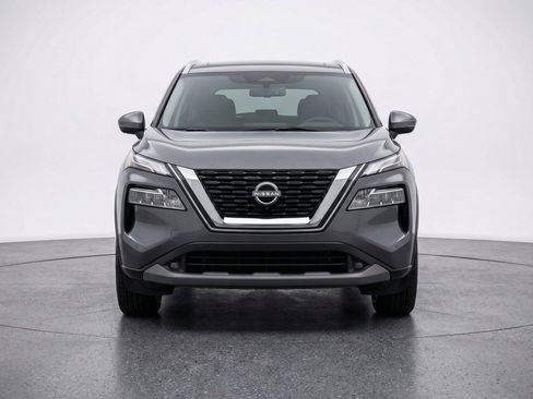 Used 2025 Nissan Rogue SV AWD/4WD image 2