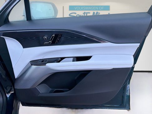 Used 2024 Cadillac Lyriq Sport image 33