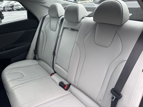 Used 2025 Hyundai Elantra Limited FWD image 30