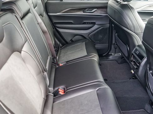 New 2026 Jeep Grand Cherokee Altitude image 18