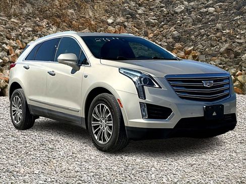 Used 2017 Cadillac XT5 Luxury w/ Driver Awareness Package image 10