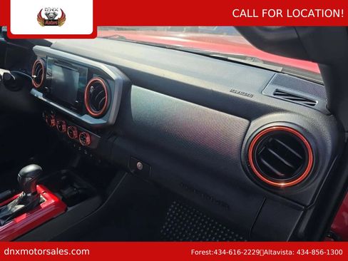 Used 2017 Toyota Tacoma TRD Off-Road AWD/4WD image 12