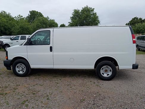 Used 2017 Chevrolet Express 2500 RWD image 8