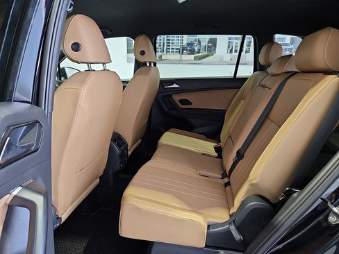 Certified 2023 Volkswagen Tiguan SE FWD image 13