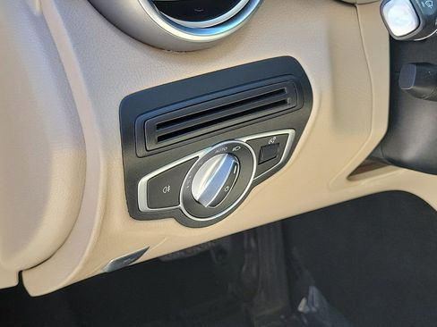 Used 2020 Mercedes-Benz GLC 300 4MATIC image 25