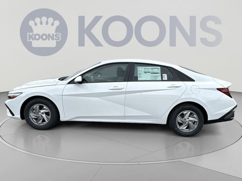 New 2026 Hyundai Elantra SE FWD image 2