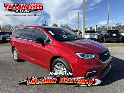 New 2026 Chrysler Pacifica Select