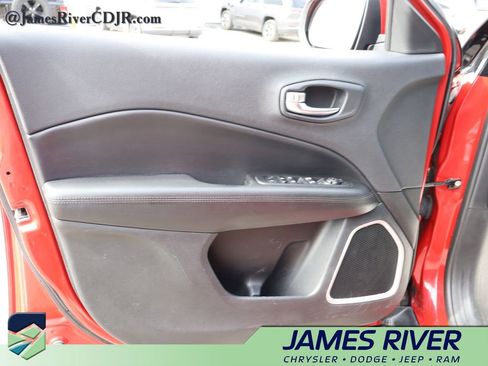 Used 2019 Jeep Compass Latitude FWD image 20