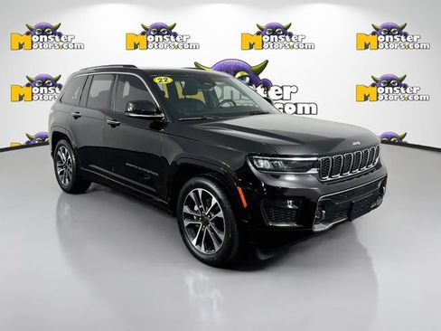 Used 2022 Jeep Grand Cherokee Overland w/ Luxury Tech Group IV AWD/4WD image 3