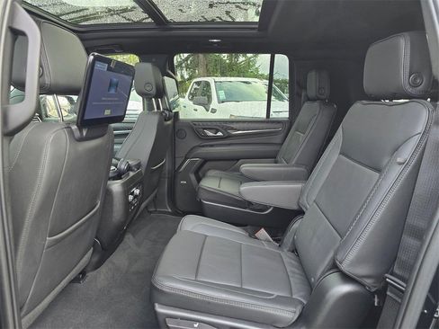 Used 2023 GMC Yukon XL Denali w/ Denali Reserve Package image 16
