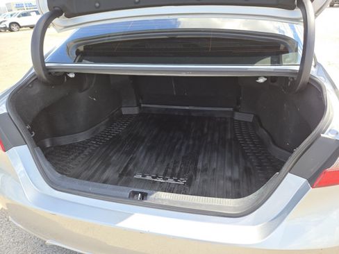 Used 2021 Toyota Camry SE FWD image 19