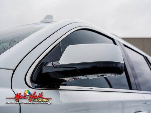 Used 2018 Chevrolet Tahoe LT image 3