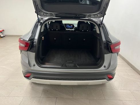 Used 2025 Chevrolet Trax LT FWD image 21