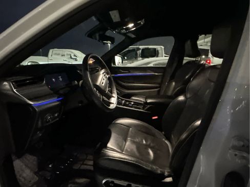 Used 2021 Jeep Grand Cherokee L Overland w/ Luxury Tech Group IV image 3