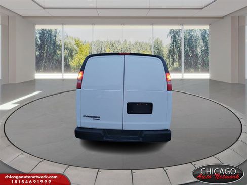 Used 2016 Chevrolet Express 3500 Extended image 4