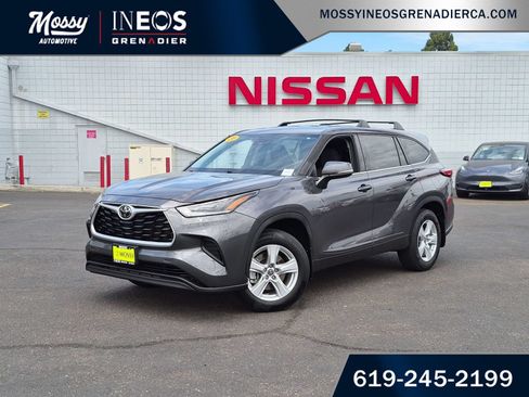Used 2021 Toyota Highlander L FWD image 1