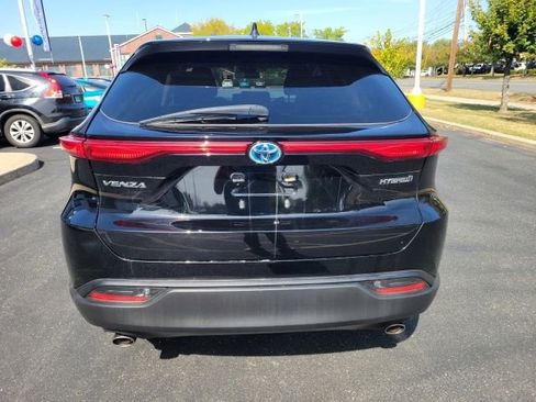 Certified 2021 Toyota Venza LE image 5