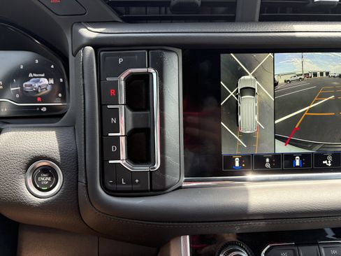 Used 2024 GMC Yukon Denali AWD/4WD image 12