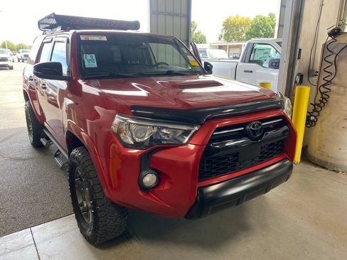 Used 2020 Toyota 4Runner Venture AWD/4WD image 1