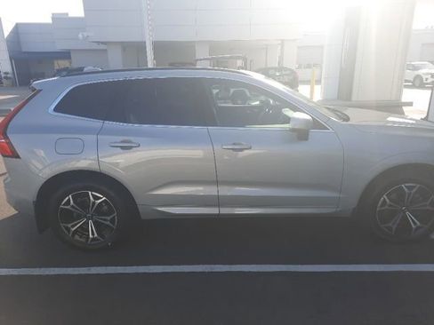 Used 2022 Volvo XC60 B5 Momentum w/ Climate Package AWD/4WD image 2