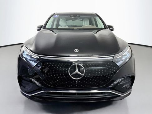Used 2023 Mercedes-Benz EQS 580 4MATIC SUV w/ Exclusive Trim Package image 2