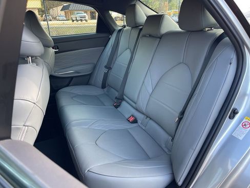 Used 2019 Toyota Avalon Limited image 22