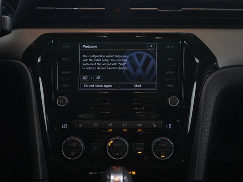 Used 2020 Volkswagen Passat 2.0T SE w/ Sunroof Package FWD image 15