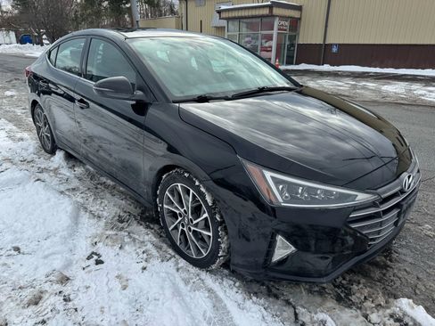 Used 2019 Hyundai Elantra Limited w/ Ultimate Package 02 FWD image 3