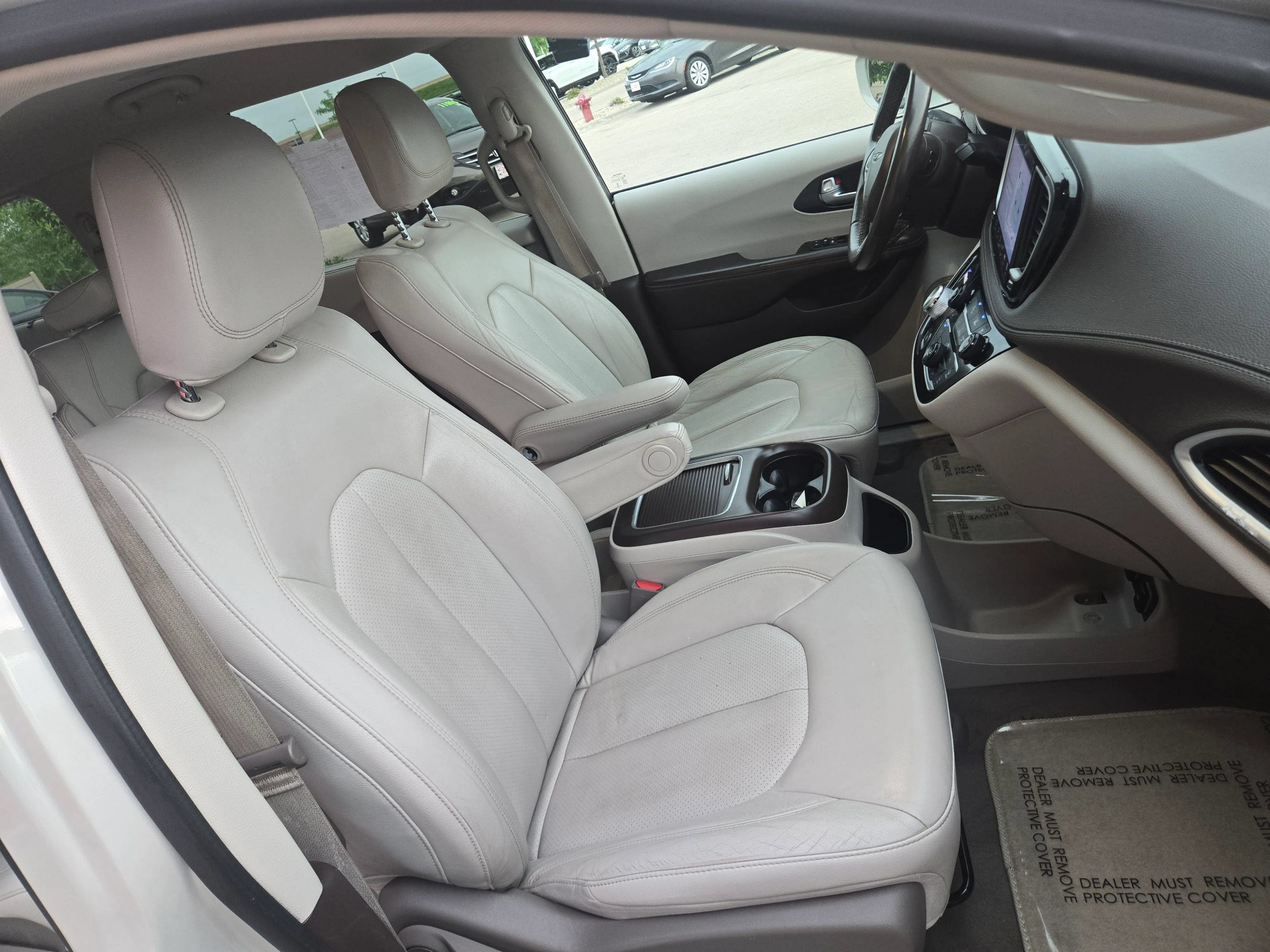 Used 2021 Chrysler Pacifica Touring-L FWD image 9